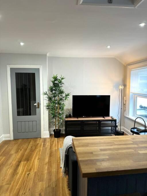Apartament High Wycombe Centre- 2 Bed Flat Zewnętrze zdjęcie